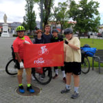 zdjęcie dzieci i wychowawców podczas wycieczki rowerowej