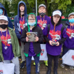 Zdjęcie grupowe, dzieci po meczu piłki nożnej