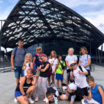 Zdjęcie grupowe dzieci z Ogniska Starówka