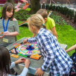 Dzieci bawiące się w Ogrodzie Ogniska Grochów