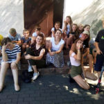 zdjęcie dzieci na zewnątrz