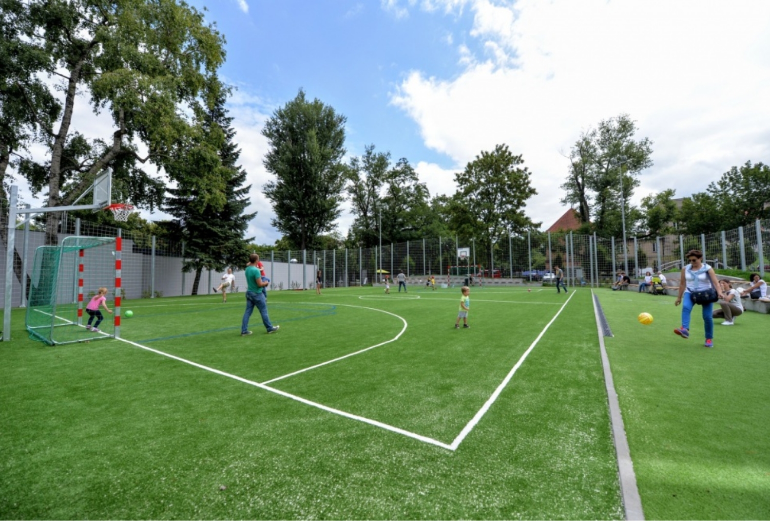 zdjęcie przedstawiające boisko sportowe