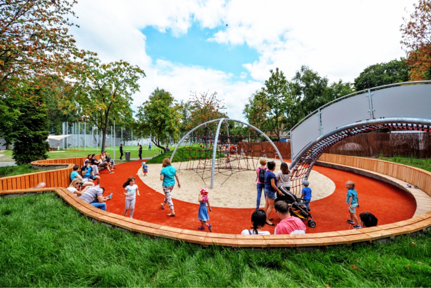 zdjęcie placu zabaw Warszawskiej Strefy Rodziny