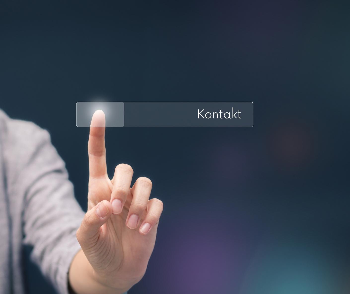 Dłoń wskazująca napis kontakt