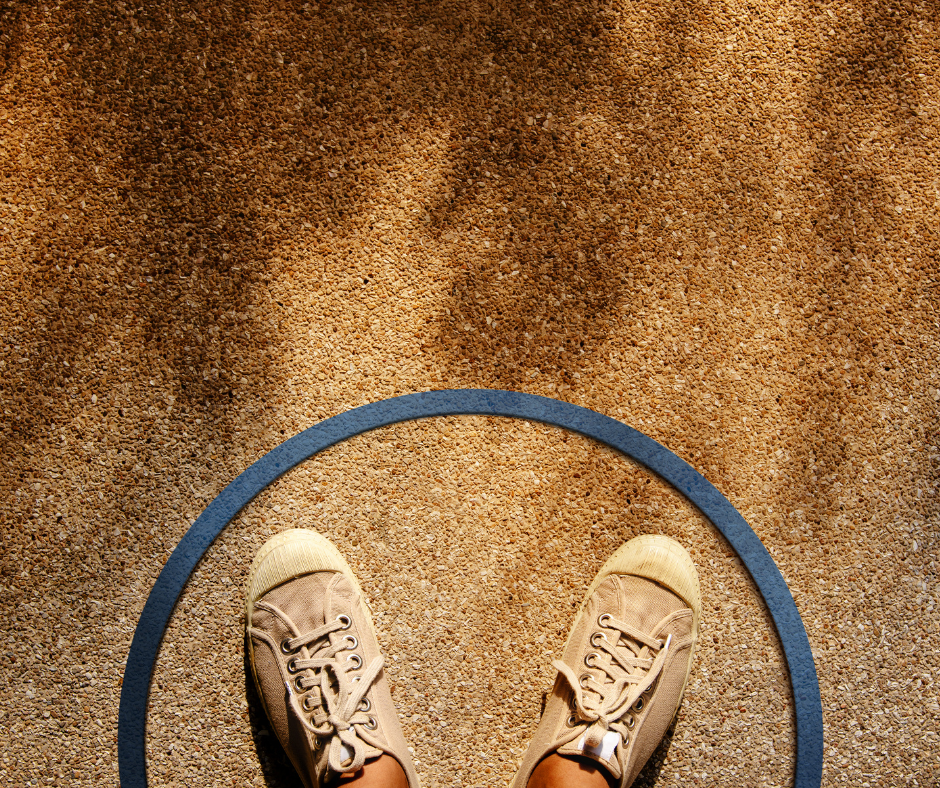 stopy obrysowane linią kółkiem