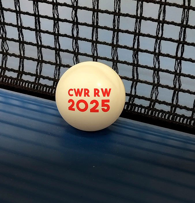 Piłka do tenisa stołowego z napisem CWR RW.