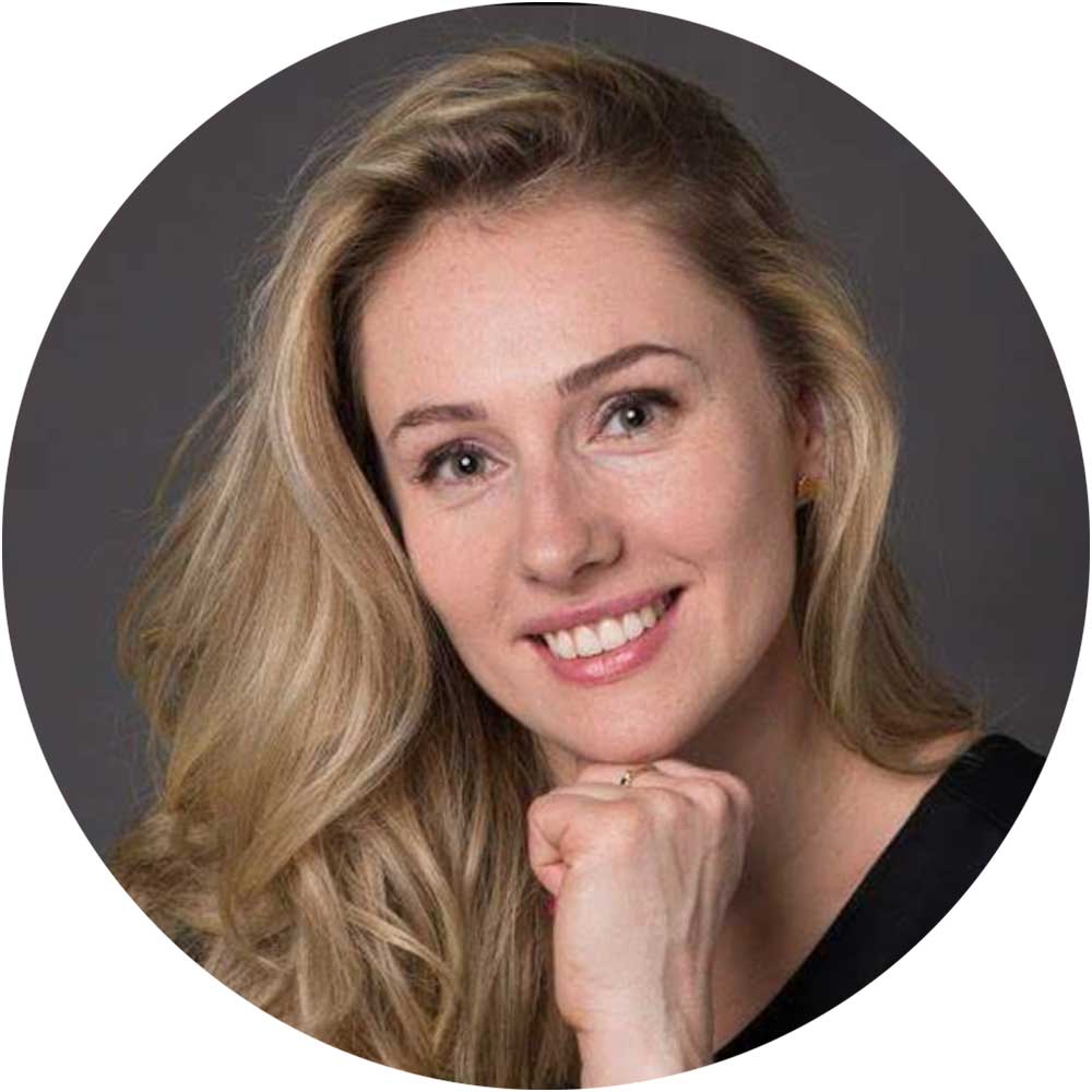 zdjęcie usmiechnieęej trenerki