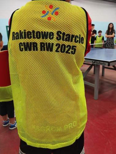Dziecko w koszulce z napisem Rakietowe Starcie CWR RW2025